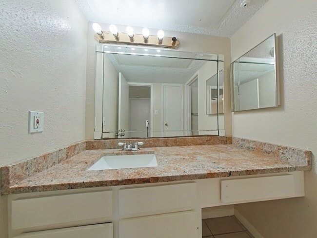 Building Photo - 3770 Lovers Wood Ln