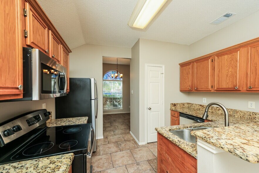 Building Photo - 1357 Meadow Creek Dr