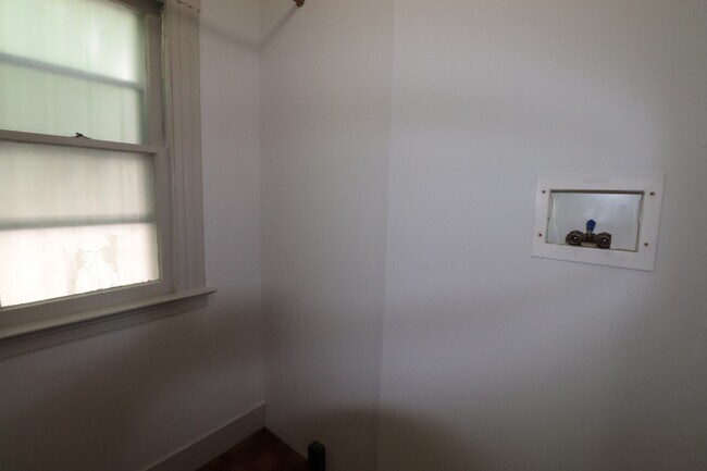 Building Photo - 103-105 Lincoln St / Owen Properties, LLC