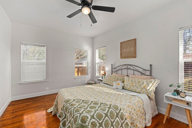 Building Photo - Beautifully Updated 3 bedroom, 2 bath!