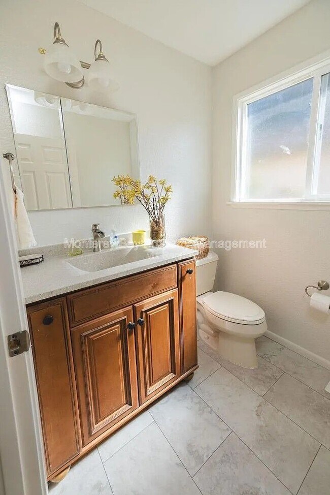 Building Photo - 1207 David Ave