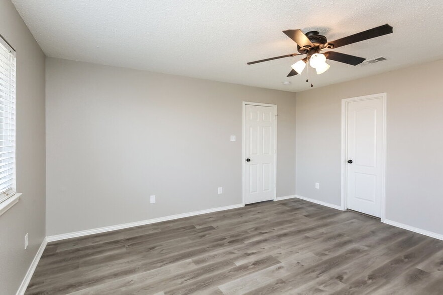 Building Photo - 5904 Heatherglen Terrace