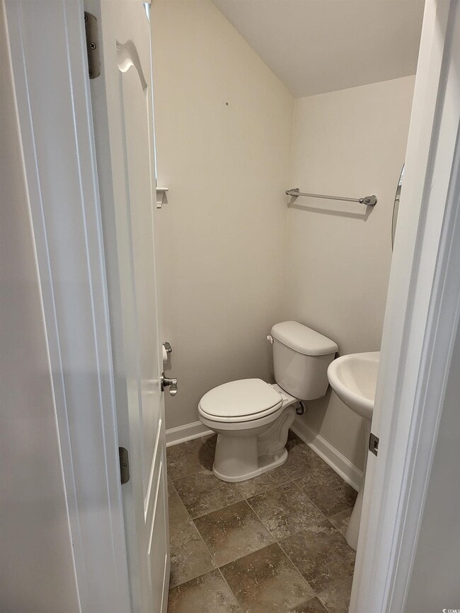 Building Photo - 236 Goldenrod Cir