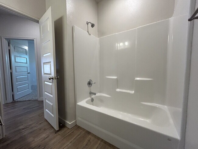 Building Photo - MOVE IN SPECIAL - Beautiful 3/2 Located Directly East Of Cooper East Elementary