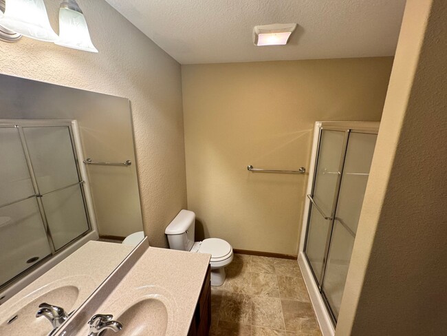 Building Photo - Welcome to Comfortable Living – Spacious, Pet-Friendly Home with Great Amenities