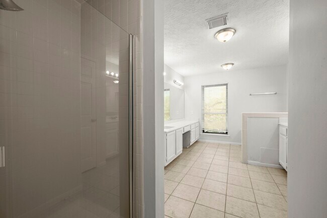 Building Photo - 16518 Elmwood Point Ln