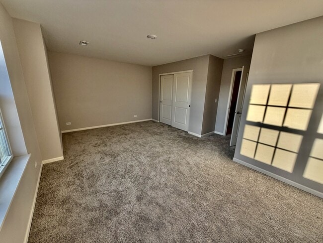 Building Photo - 1327 Draper Rd