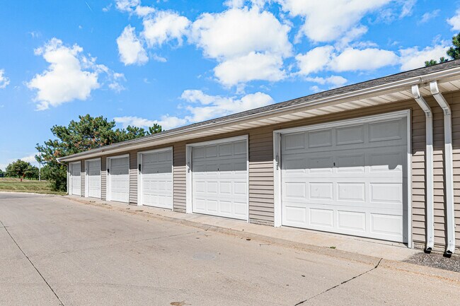 Garage Unit - 120 Cherry Ct