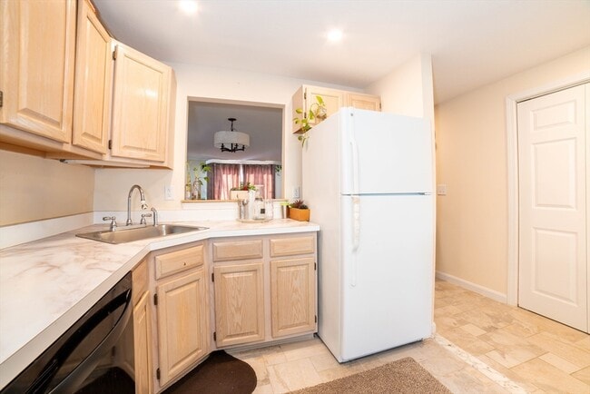 Building Photo - 67 Crystal Brook Way