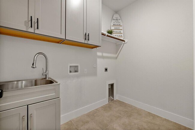 Building Photo - 113 Lyrebird Ln