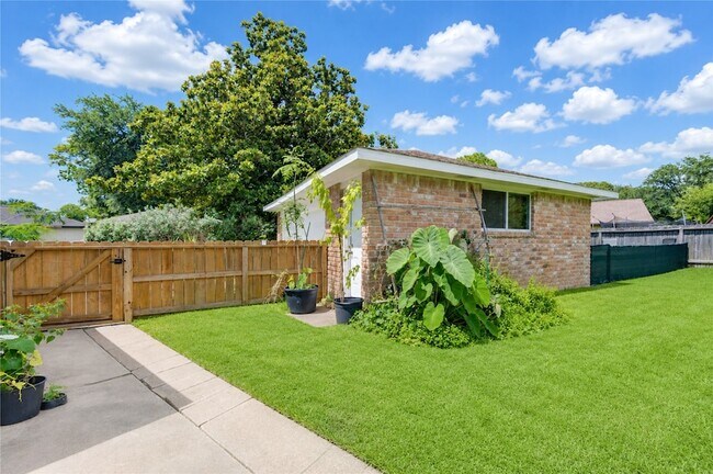 Building Photo - 16019 Fathom Ln