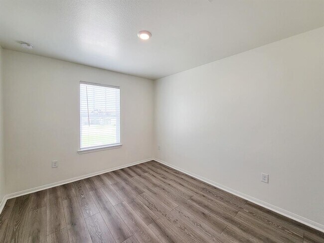 Building Photo - 16230 Dutton Clover Dr