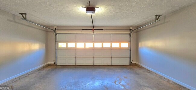 Building Photo - 1055 Livery Cir