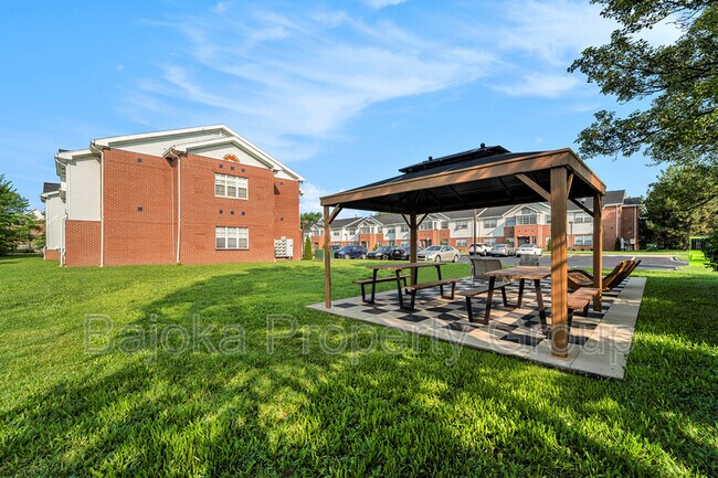Building Photo - 4414 Trumbull St