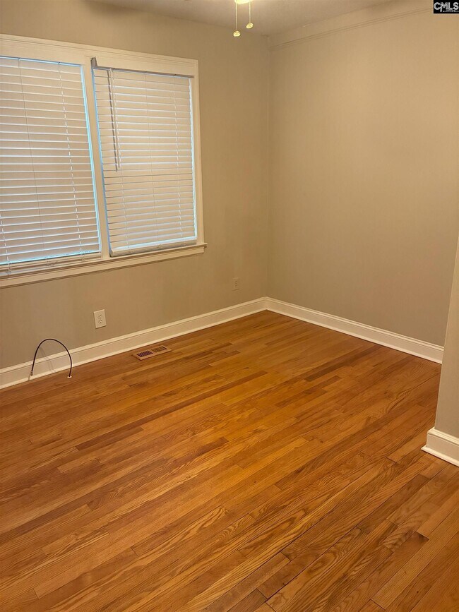 Building Photo - 617 Holland Cir