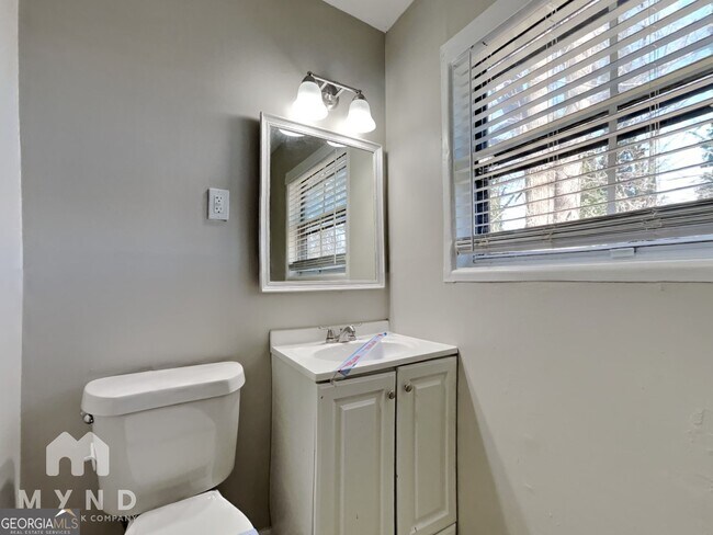 Building Photo - 900 Kennesaw Dr