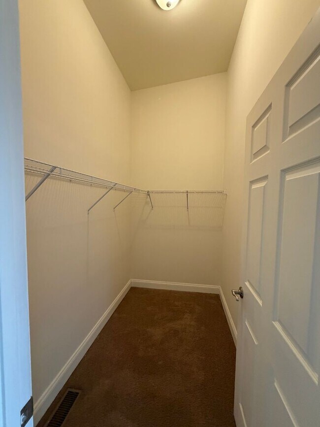 Building Photo - 22 N George St