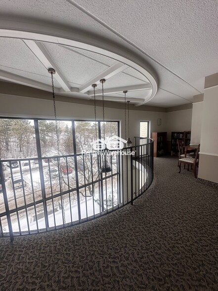 Building Photo - 10401 Cedar Lk Rd S