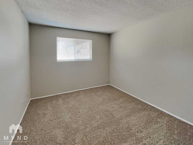 Building Photo - 537 E Laguna Dr