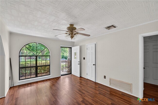 Building Photo - 14 Steele St