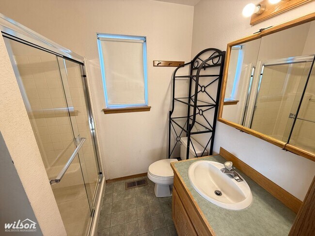 Building Photo - 601-603 Jade Pl