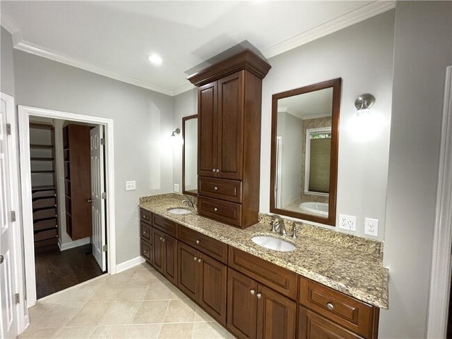 Building Photo - 655 Huntwick Pl