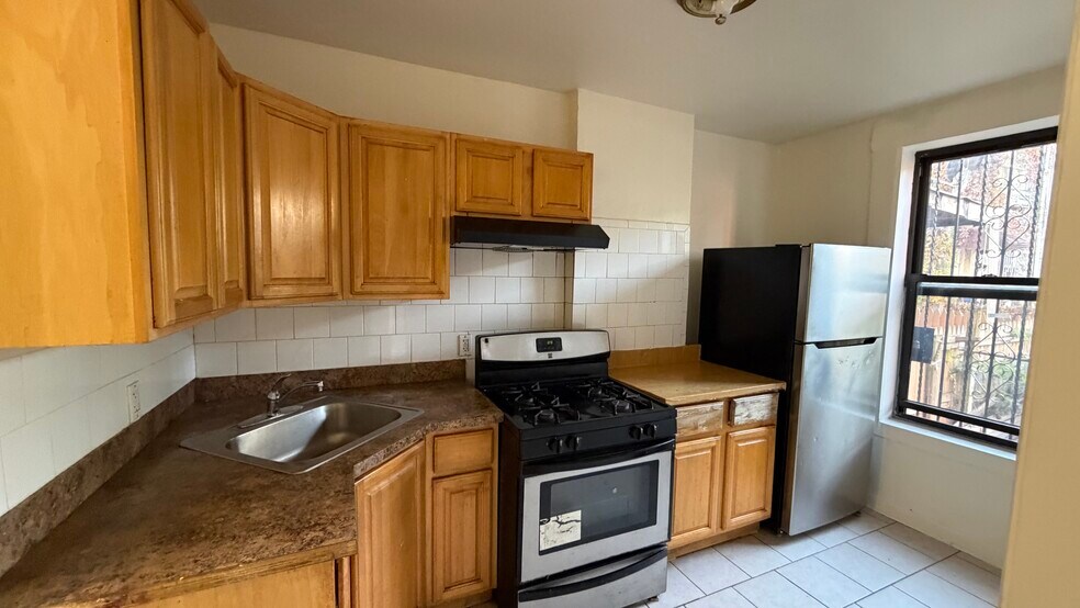 Building Photo - 444 Essex St