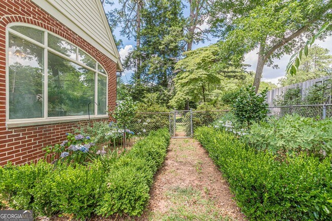 Building Photo - 1878 Cambridge Ave