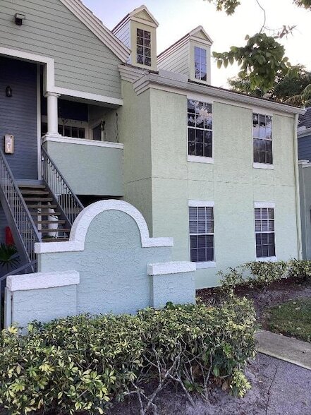 Building Photo - 1215 Crystal Way