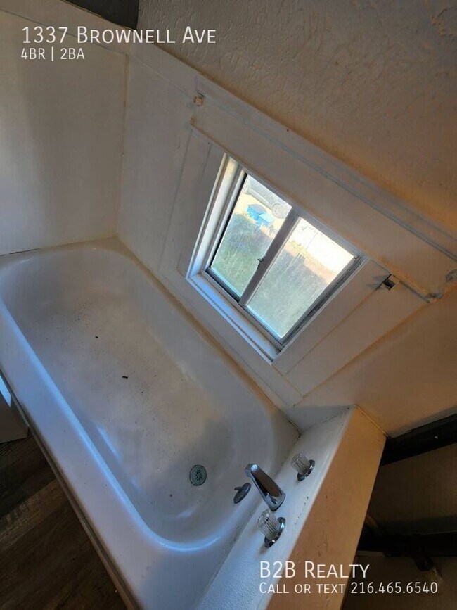 Building Photo - 1337 Brownell Ave