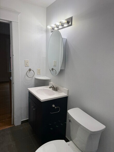 Building Photo - 122 Barton Ave