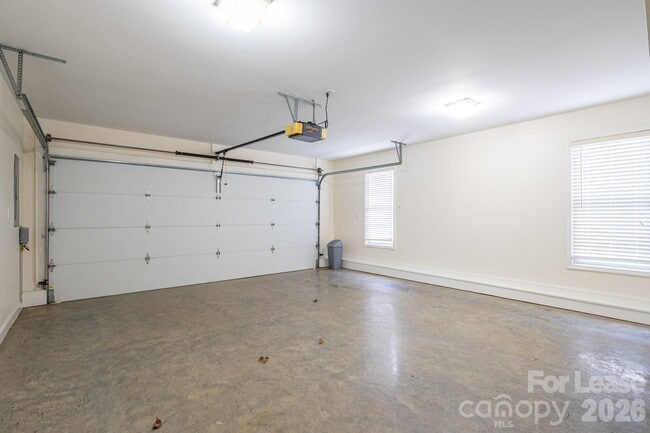 Building Photo - 4626 Little Creek Dr