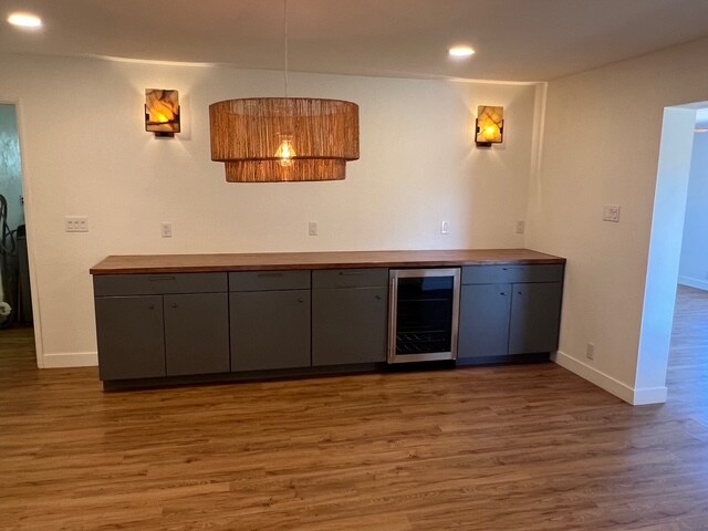 Building Photo - 402 E Las Palmaritas Dr