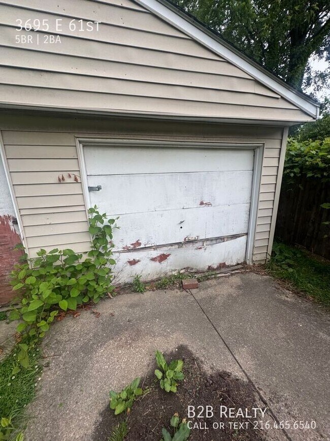 Building Photo - 3695 E 61st-