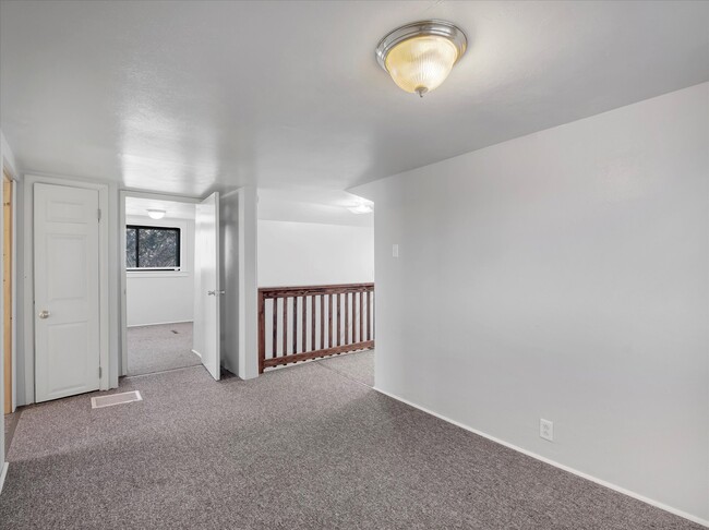 Building Photo - 9932 Jeffrey Dr