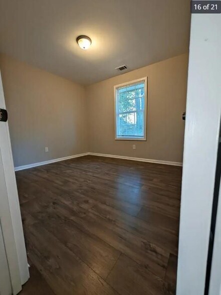 Building Photo - 537 Eastside Dr