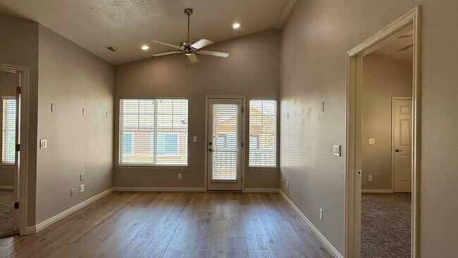 Building Photo - 1174 S. Meadow Fork #6