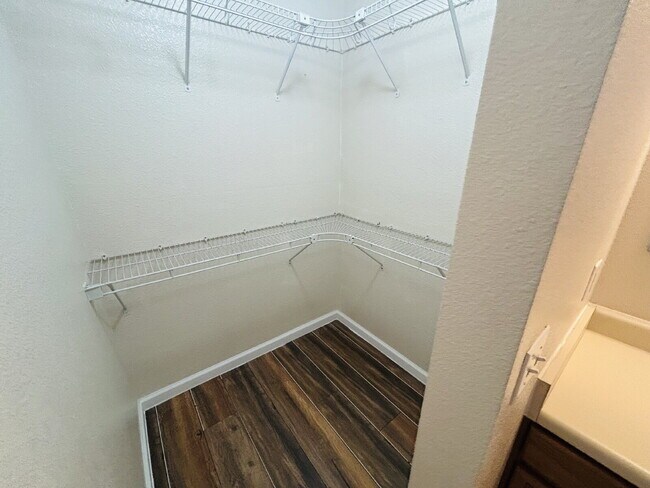 Building Photo - Gorgeous 3 Bed/2 Bath Duplex in North East SA