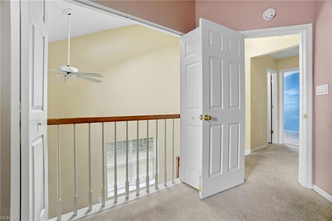 Building Photo - 716 Aylesbury Dr