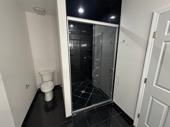 Building Photo - 1347 N Sedgwick St