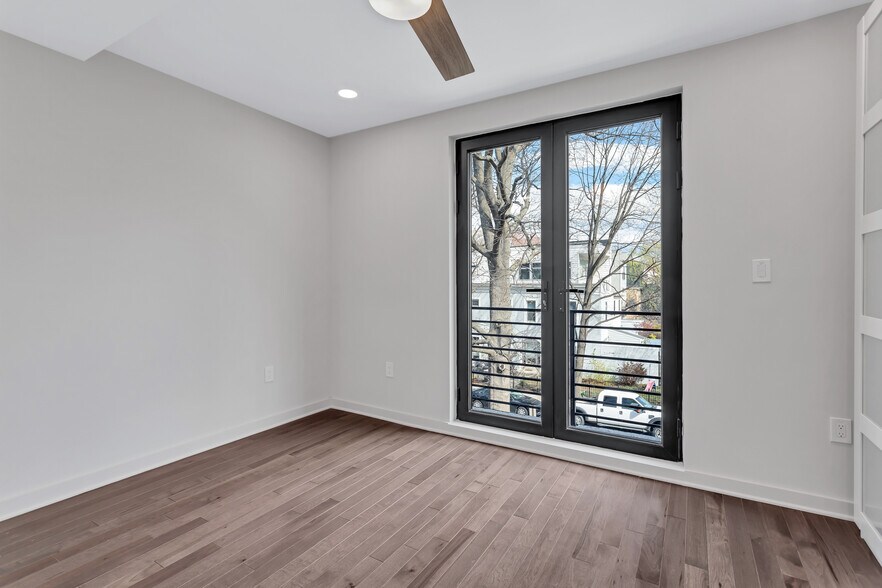 Building Photo - 909 I St NE