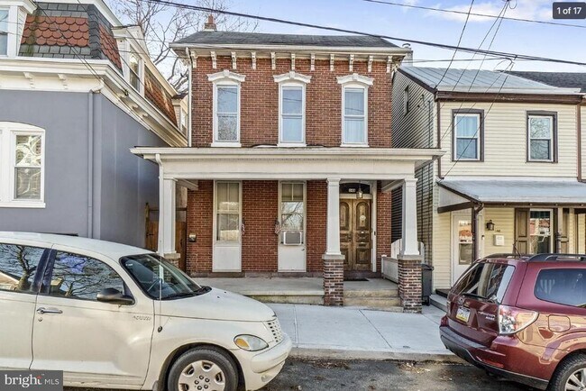 Building Photo - 148 Walnut St