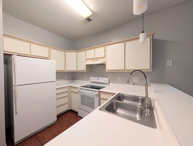 Building Photo - Ground Floor River Oaks Condo - Long Term Rental in Myrtle Beach, SC