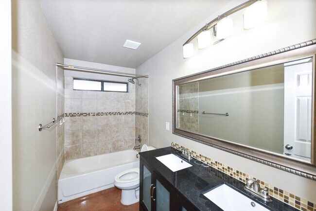 Building Photo - 7100 Almond Dr