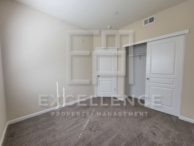 Building Photo - Updated 3 Story Townhouse with Garage, in Willow Glen!