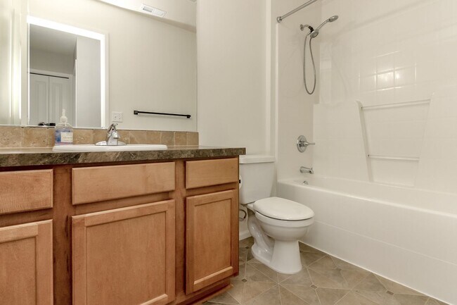 Building Photo - 3684 London Loop NE