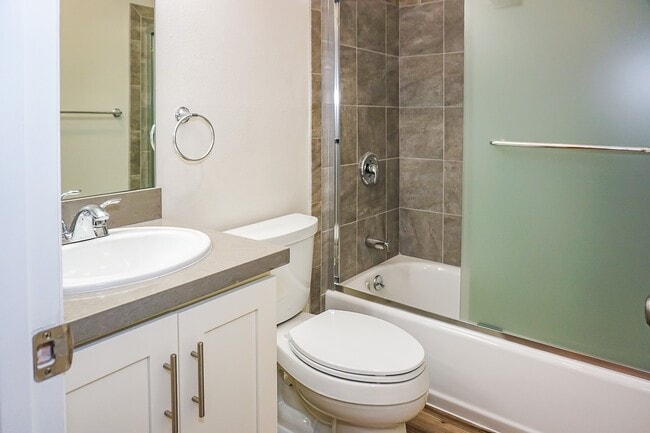 Building Photo - STUNNING 3BD/2.5BA TOWNHOUSE - BONITA VIEW...