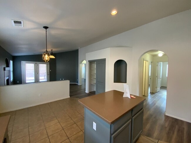 Building Photo - 4 Bedroom Single Story Home Available Near...