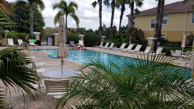 Building Photo - Stonehaven Condo
