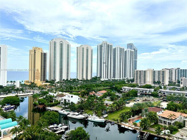 Building Photo - 16500 Collins Ave
